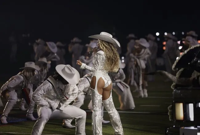 Dec 25, 2024; Houston, Texas, USA; Musician Beyonce preforms during the half time show between the Baltimore Ravens and the Houston Texans at NRG Stadium. © Julian Dakdouk Parkwood Entertainment via Imagn Images