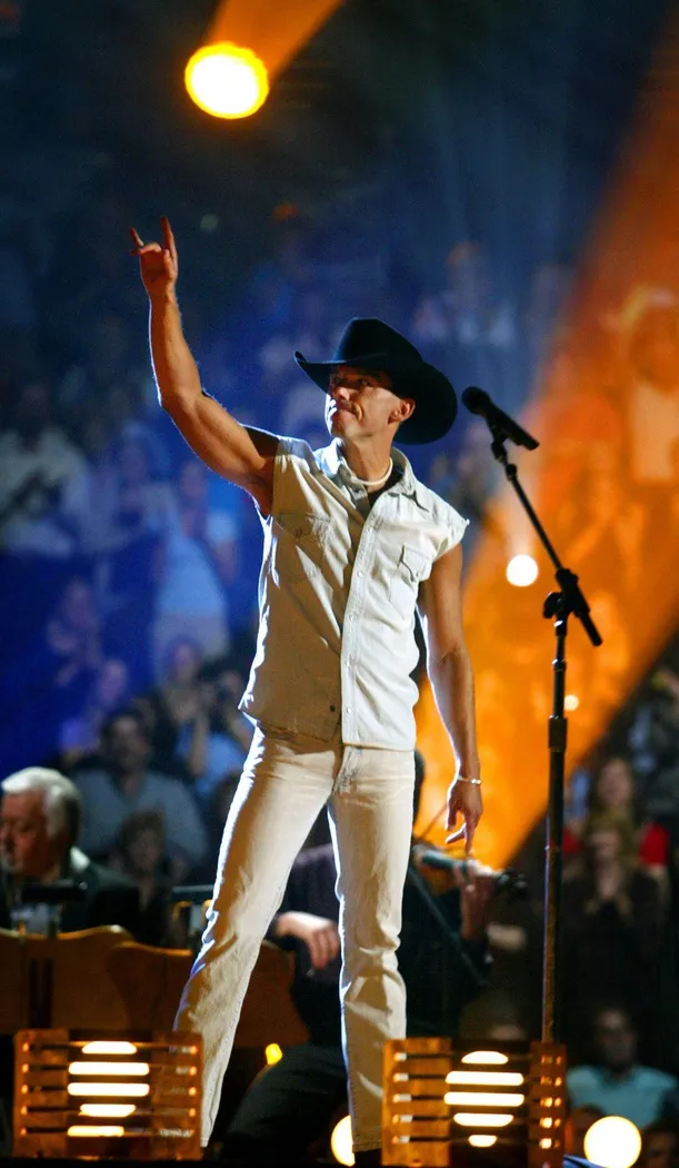 Kenny Chesney waves to the crowd after singing George Strait's Amarillo by Morning during taping of Country Music Television special 100 Greatest Songs of Country Music at the Gaylord Entertainment Center June 4, 2003.